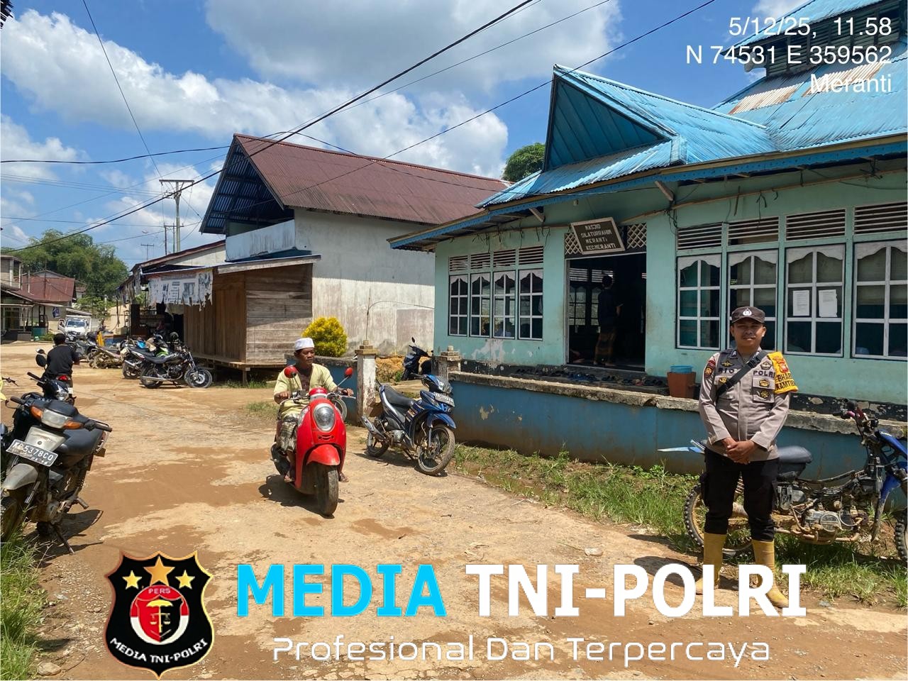 Pengamanan Sholat Jumat, Wujud Kepolisian Sektor Meranti Hadir di tengah Masyarakat