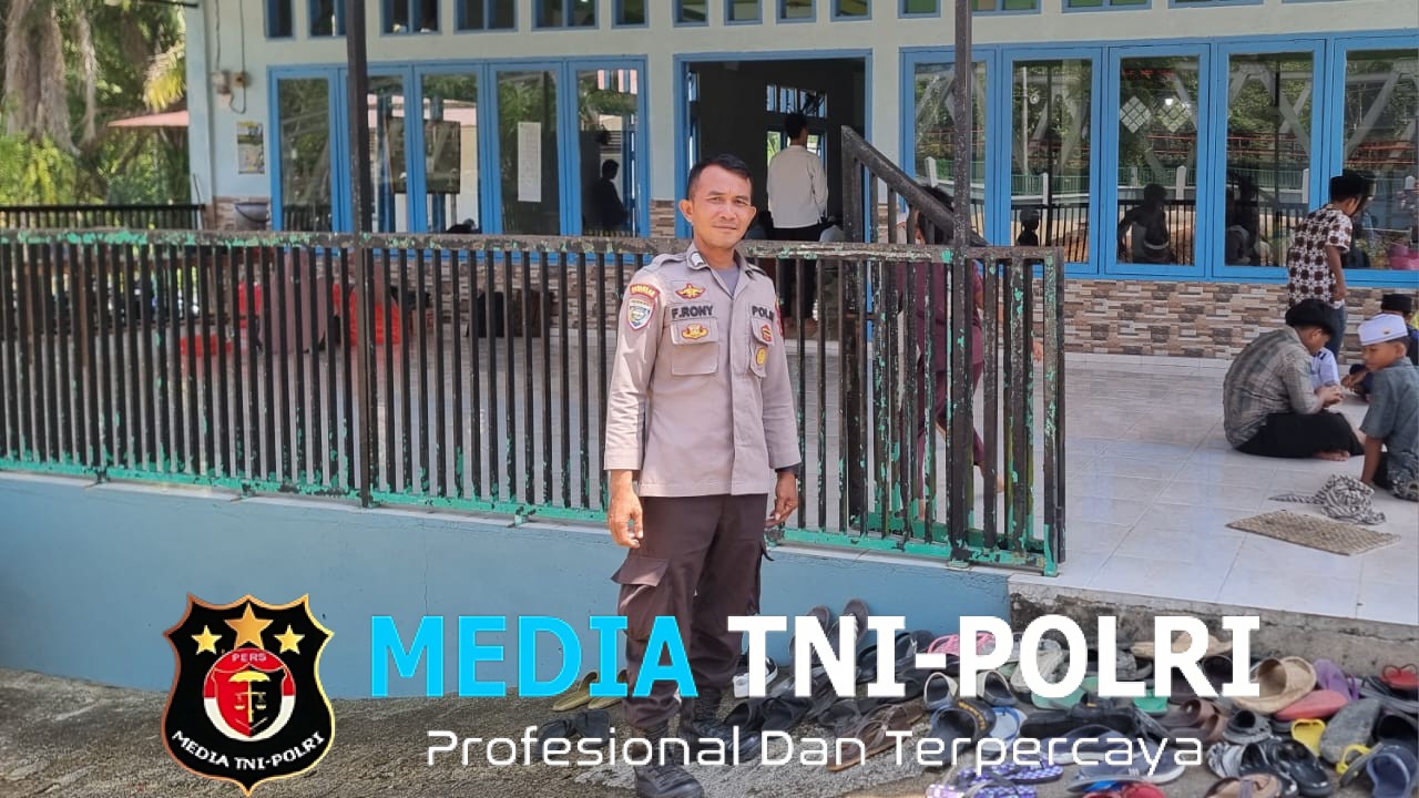 Polsek Menjalin Gelar Pengamanan Sholat Jumat di Masjid Nurul Yaqin Menjalin