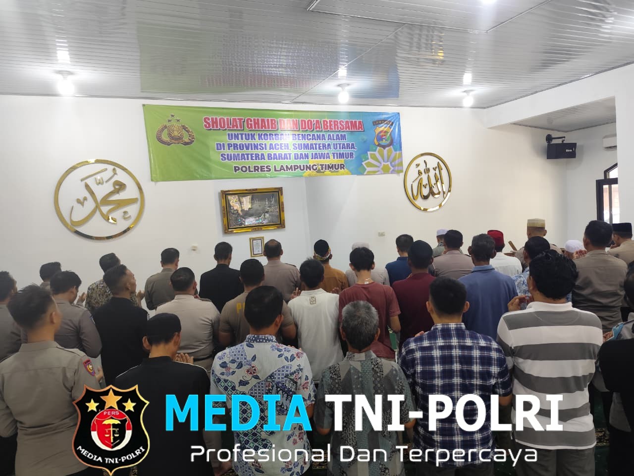Doa untuk Negeri Polres Lampung Timur Laksanakan Salat Ghaib bagi Korban Banjir dan Longsor di Sumatera
