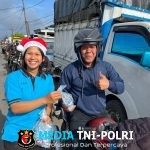 Bakti Sosial Polres Dairi, Bagikan Air Minum Kepada Pengendara yang Antri BBM di SPBU Sidikalang