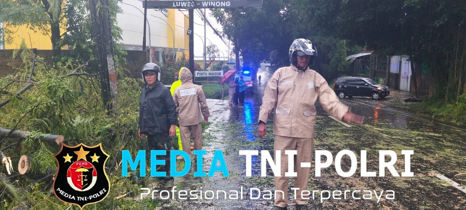 Babinsa, Bhabinkamtibmas dan BPBD Sigap Evakuasi Pohon Tumbang di Jalan Boyolali–Jatinom