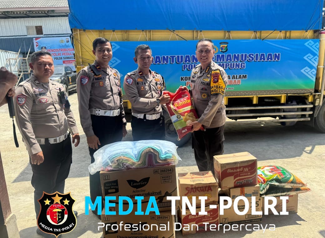 Truk Bantuan Polda Lampung Tiba di Polda Sumbar, Bantuan Segera Didistribusikan