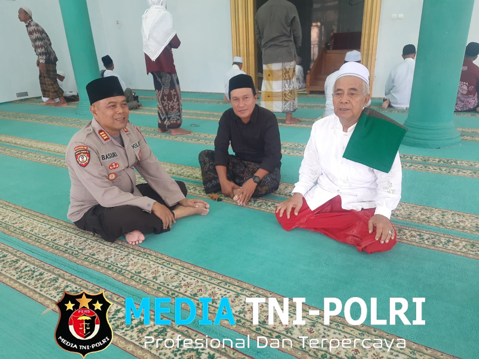 Polsek Kalipare Gelar Jumat Curhat dan Salat Gaib Dipimpin Kapolsek AKP Basuki Iriyanto untuk Korban Aceh dan Erupsi Semeru