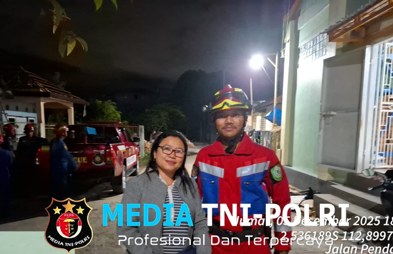 Sarang Lebah Madu Berhasil Dievakuasi Damkar Kotim dengan Teknik Burning