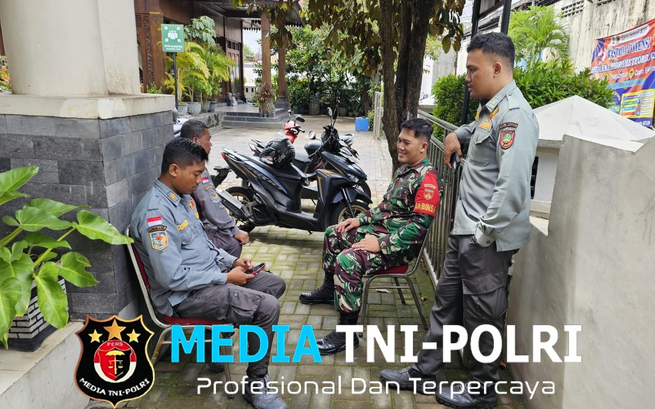 Senyum Ter dan Humanis, Cara Jitu Babinsa Tipes Jalin Kedekatan dengan Linmas