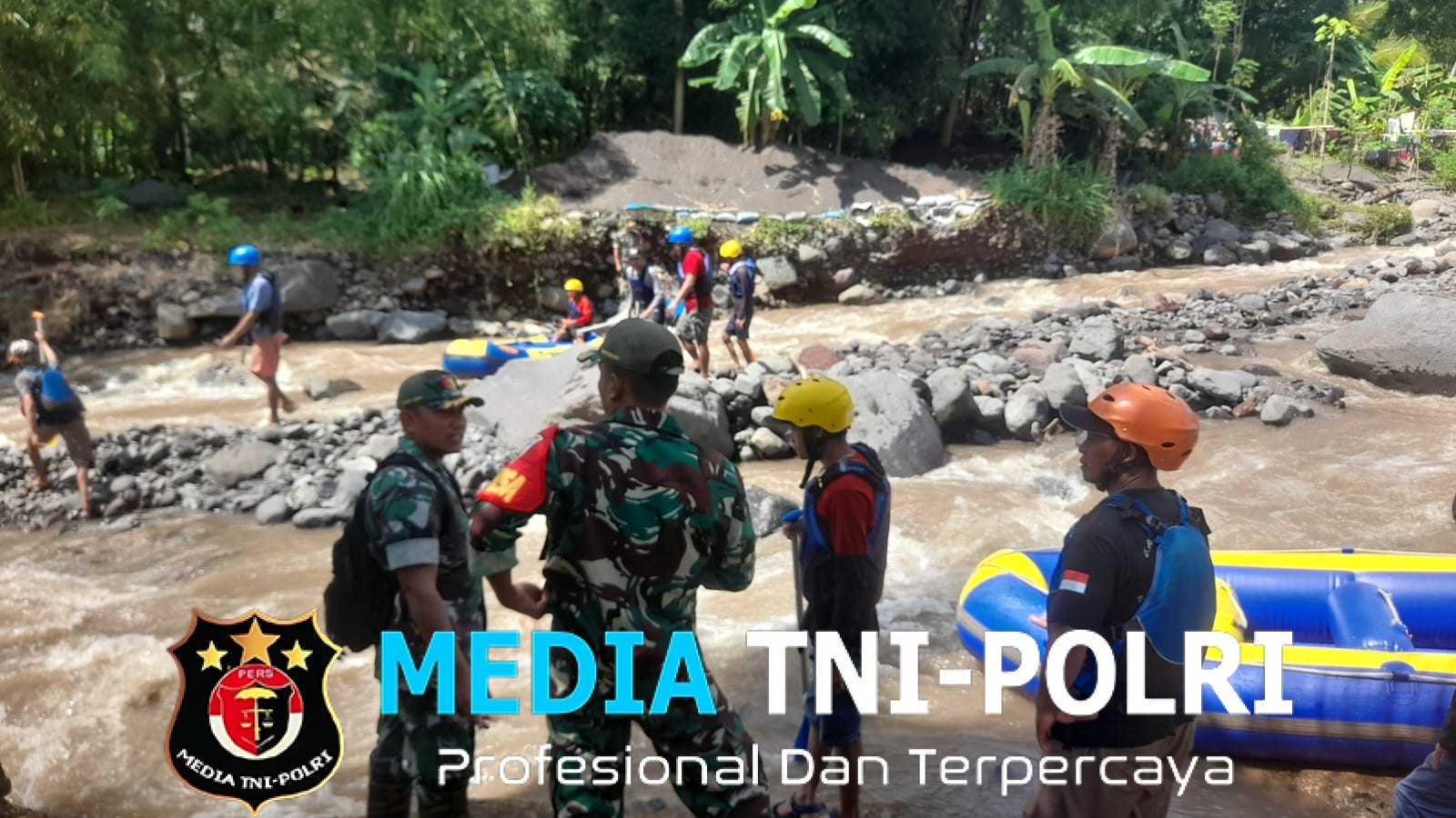 Komandan Koramil Songgon Pimpin Operasi SAR Hari Kedua, Buruh Pecah Batu Hanyut di Sungai Badeng Songgon