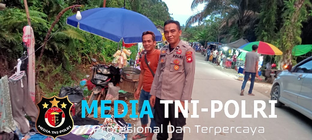 Patroli Siang Polsek Sebangki Ciptakan Rasa Aman bagi Pedagang di Pinggir Jalan