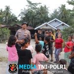 Kapolres Langkat Salurkan Bansos kepada 338 KK Terdampak Banjir di Dusun 10 Paluh Gusta