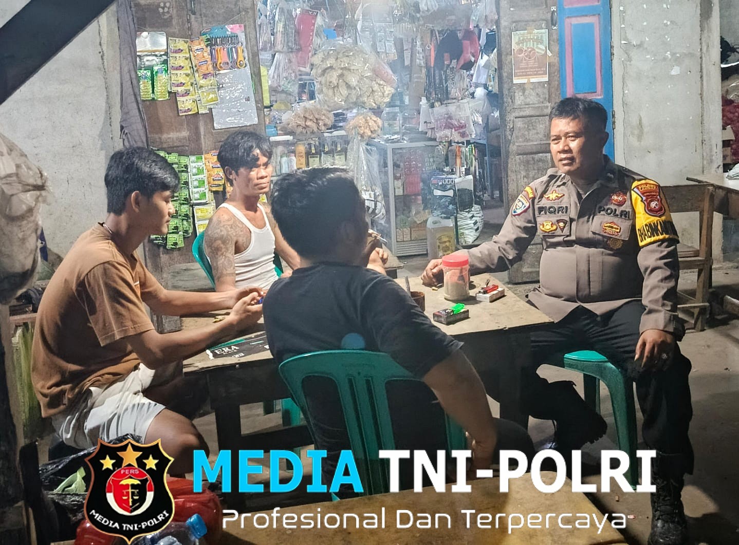 Patroli Kamtibmas Dialogis Polsek Mempawah Hulu di Pasar Sompak Antisipasi Curat, Cubis, dan Curanmor