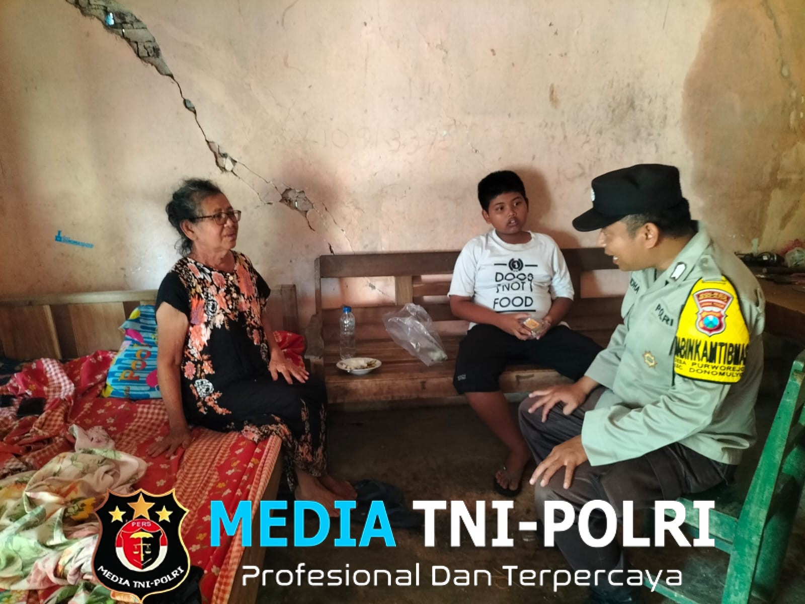 Bripka Yudha Mastoer Perkuat Kedekatan dengan Warga Purworejo Lewat Sambang Desa dan Pesan Kamtibmas
