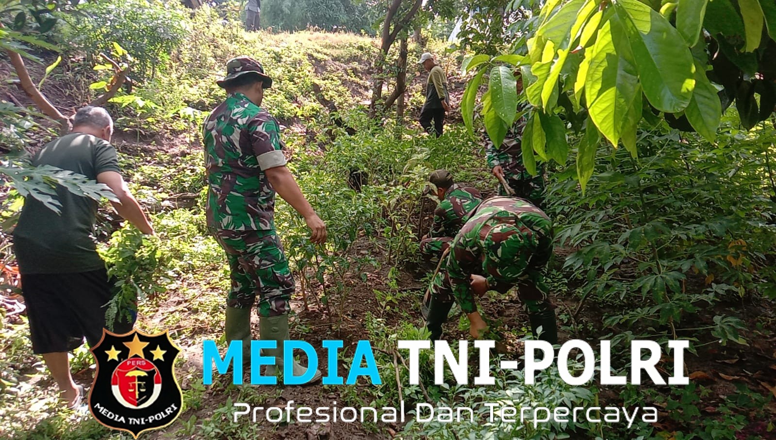Cegah Banjir & Longsor Koramil 03 Serengan Kerja Bakti Bersih – Bersih Pinggiran Sungai dan Kebun Han Pangan