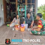 Babinsa Koramil 1015-01/Mentaya Hilir Selatan Komsos Dengan Warga Dan Pantau Wilayah Binaan