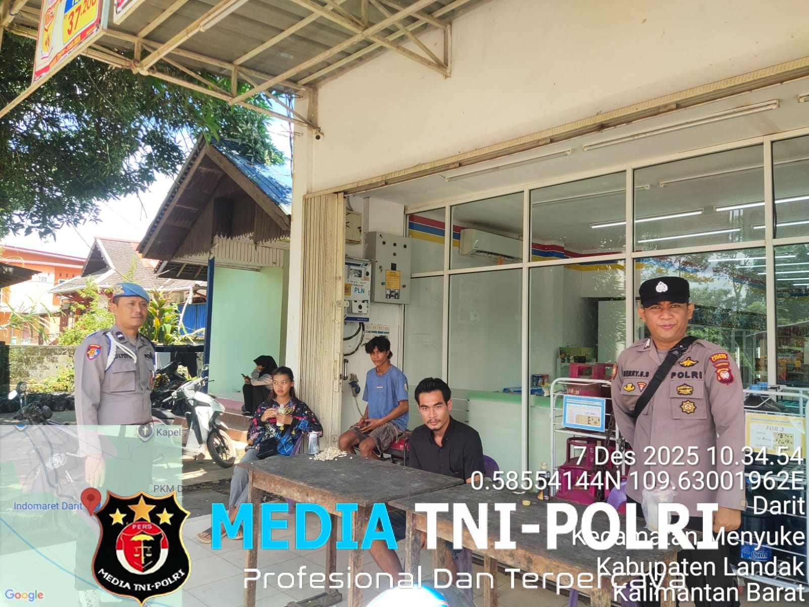 Memberikan Imbauan Kamtibmas Kepada Warga Saat Laksanakan Patroli Siang Hari