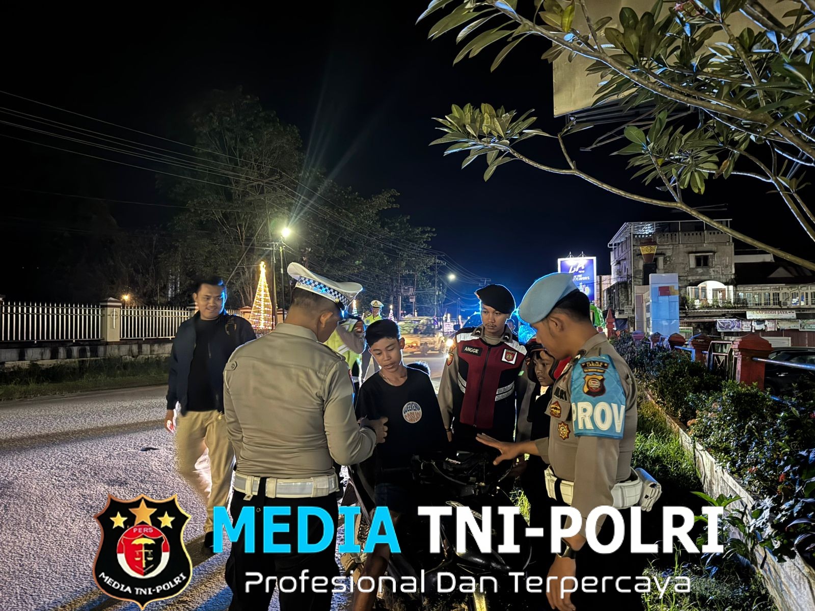 Polres Landak Gelar Patroli Skala Besar, Pastikan Situasi Malam Yang Kondusif
