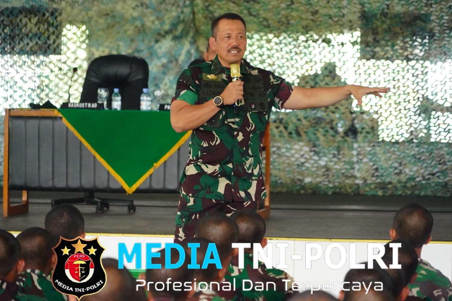 Kaskostrad Suntik Semangat Prajurit yang Sedang Latihan Para