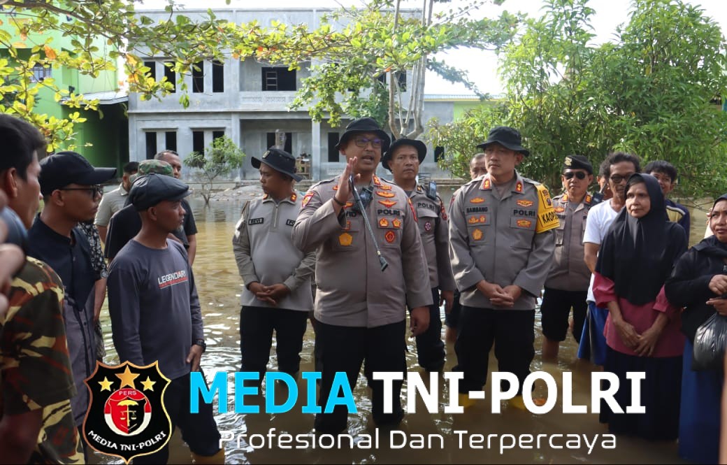 Kapolres Langkat dan Jajaran Salurkan Bantuan Banjir untuk Warga Institut Jam’iyah Mahmudiyah Tanjung Pura