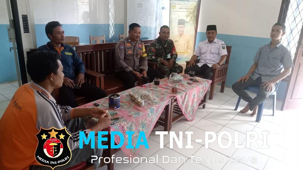 Jaga Sinergitas, Babinsa dan Bhabinkamtibmas Komsos dengan Perangkat Desa di Argosari