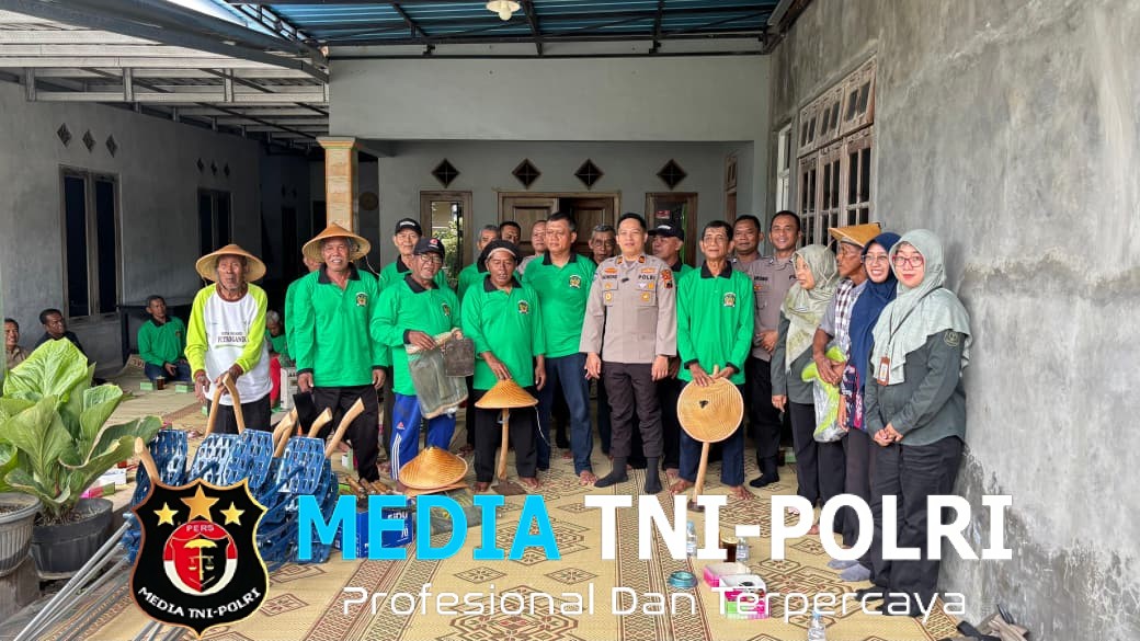 Polres Wonogiri Berikan Pembinaan Dan Bantuan Alat Pertanian Kepada Gapoktan Lambang Sari Selogiri