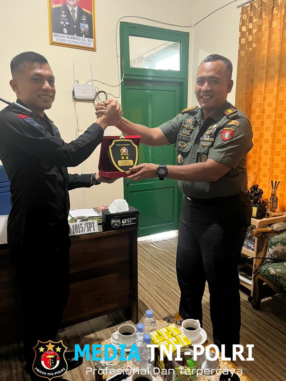 Tingkatkan Sinergitas TNI-Porli, Dandim 1015/Sampit melaksanakan Audiensi dengan Danyon B Pelopor Sat Brimob Polda Kalteng di Makodim 1015/Sampit