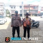 Dengan Berjalan Kaki Personil Polsek Ngabang Laksanakan Patroli Diseputaran Pasar Rakyat Ngabang