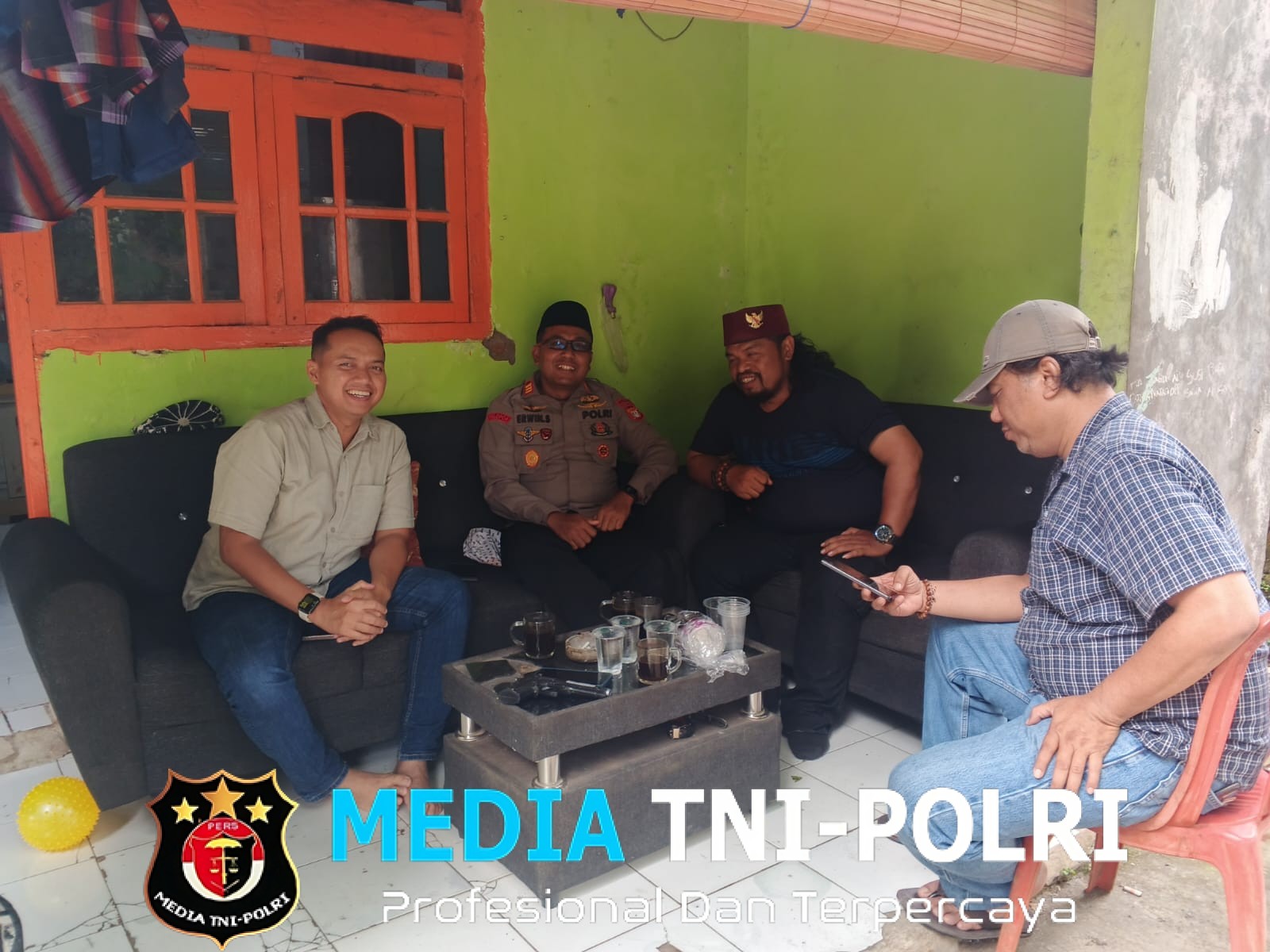 Kapolsek Cikarang Selatan Kunjungi Rumah Duka Diah Fadillah, Adek Ketua Korwil Ojek Online Kab. Bekasi