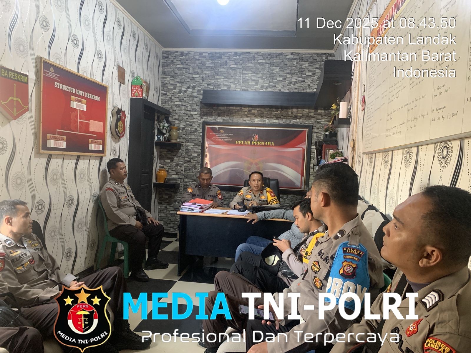 Kapolsek Mempawah Hulu Pimpin Anev Kinerja Anggota, Tekankan Pengamanan Misa Natal dan Tahun Baru