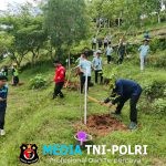 Polres Wonogiri Gelar Penanaman Penghijauan untuk Pagar Monyet Ekor Panjang di Watu Cenik