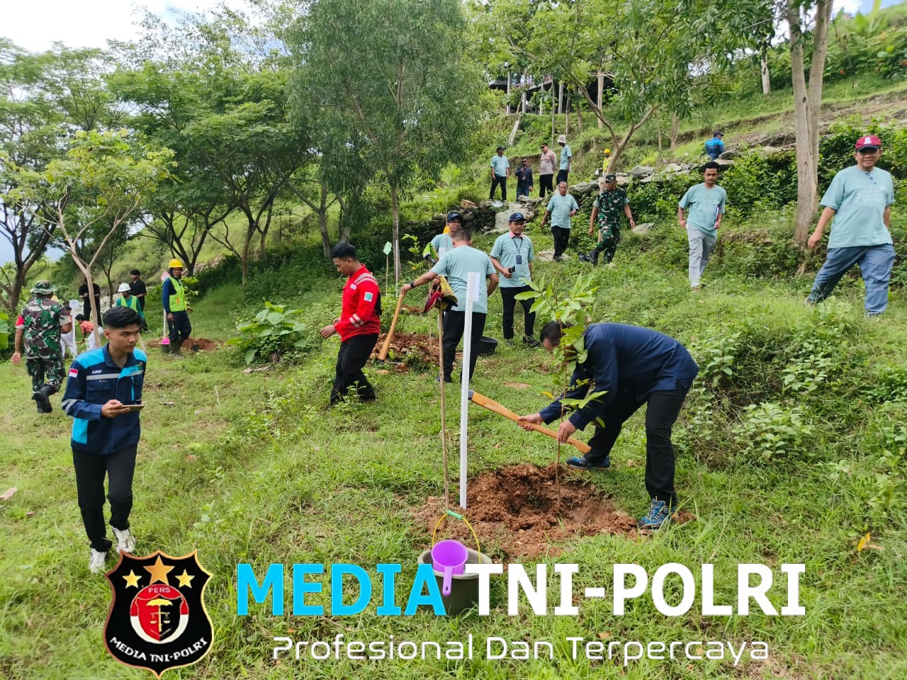 Polres Wonogiri Gelar Penanaman Penghijauan untuk Pagar Monyet Ekor Panjang di Watu Cenik