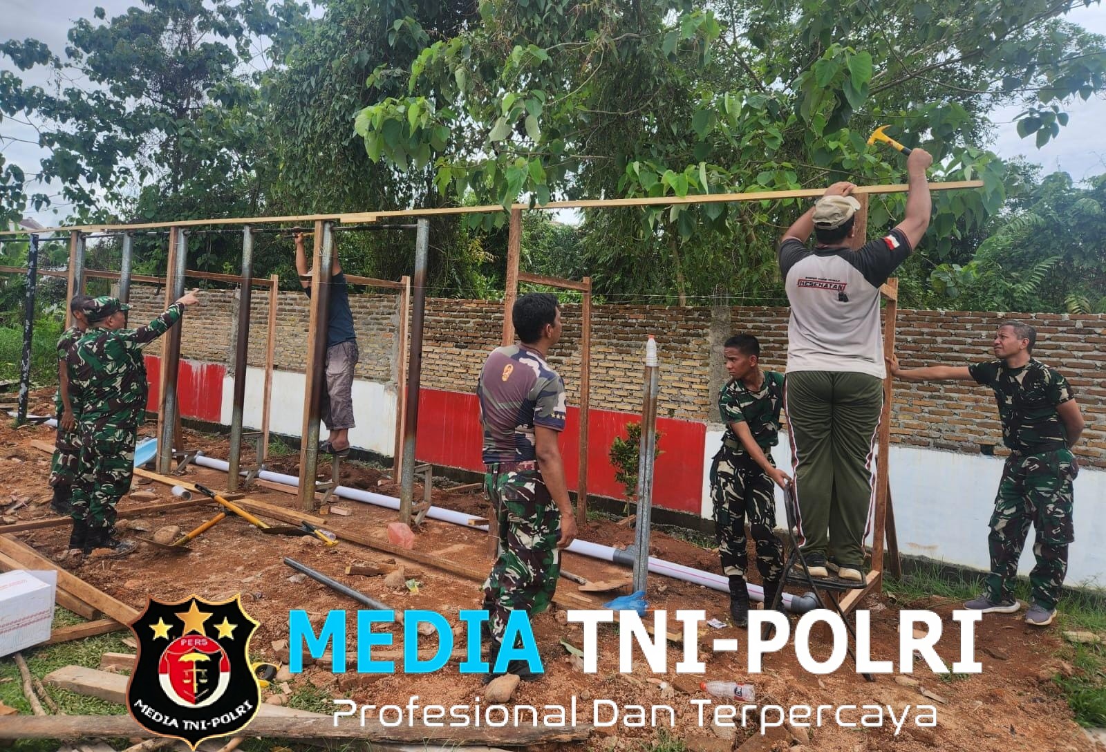 Kodim 0211/Tapteng dan Korem 023/KS Percepat Pembangunan MCK untuk Pengungsi