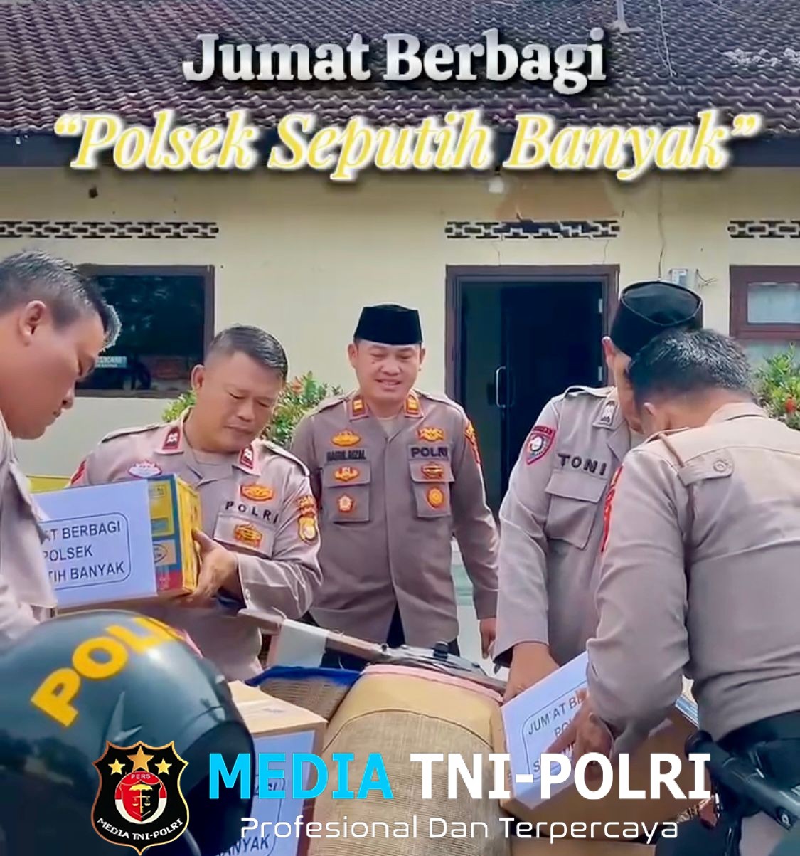 Wujud Kepedulian Polri, Kapolsek Seputih Banyak Antar Sembako hingga ke Pintu Rumah Warga