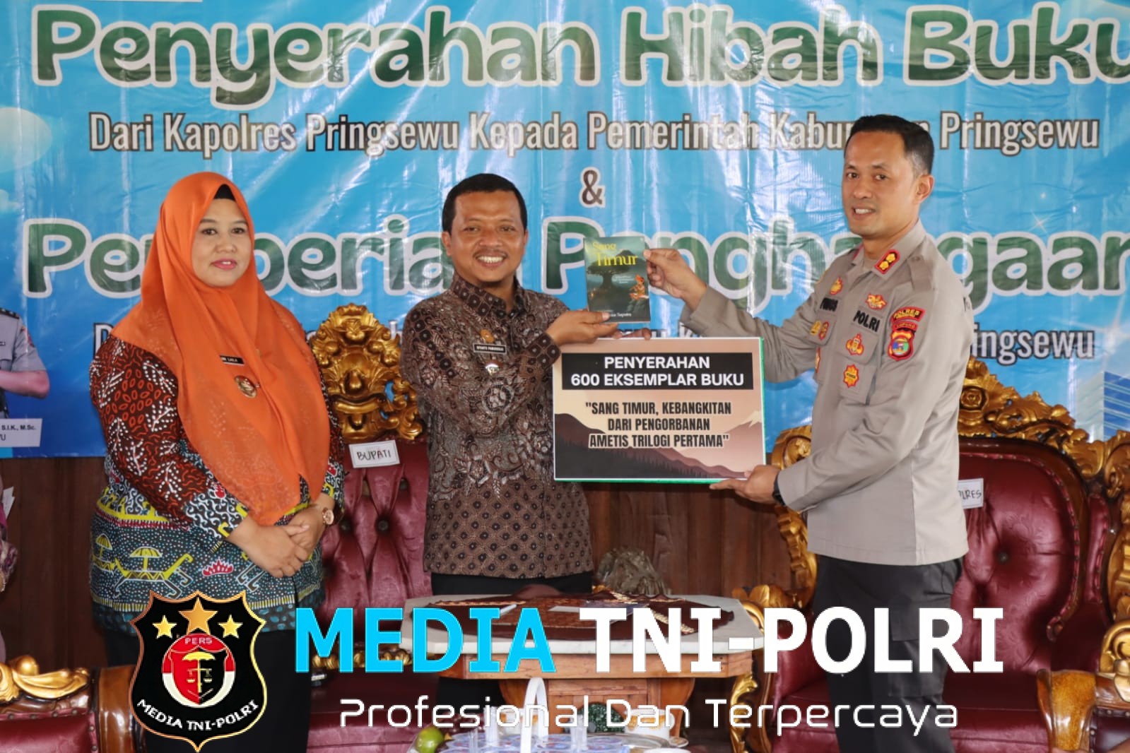 Berjasa dalam Penguatan Literasi, Kapolres Pringsewu AKBP M. Yunnus Saputra  Terima Penghargaan dari Bupati Riyanto Pamungkas