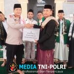 Kapolsek Babelan Berikan Bantuan Sembako dan Alat Kebersihan kepada DKM Masjid Jami Baitul Mu’minin