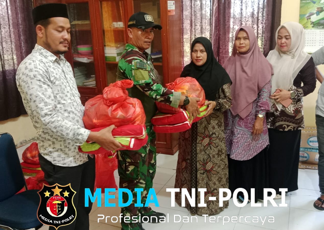 Koramil 28/Pirak Timu Dampingi Penyaluran Bantuan Dinsos untuk Warga Terdampak Banjir