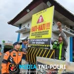Cegah Kecelakaan, Polres Malang Pasang Banner Imbauan di Jalur Bromo