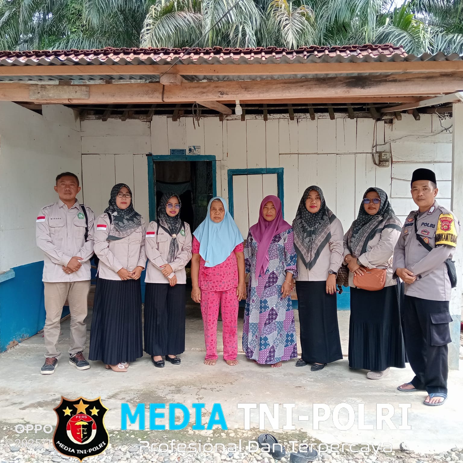 Sejuk Dalam Hati Polsek Tabir Selatan Bagikan Bantuan Melalui Patroli Cooling System