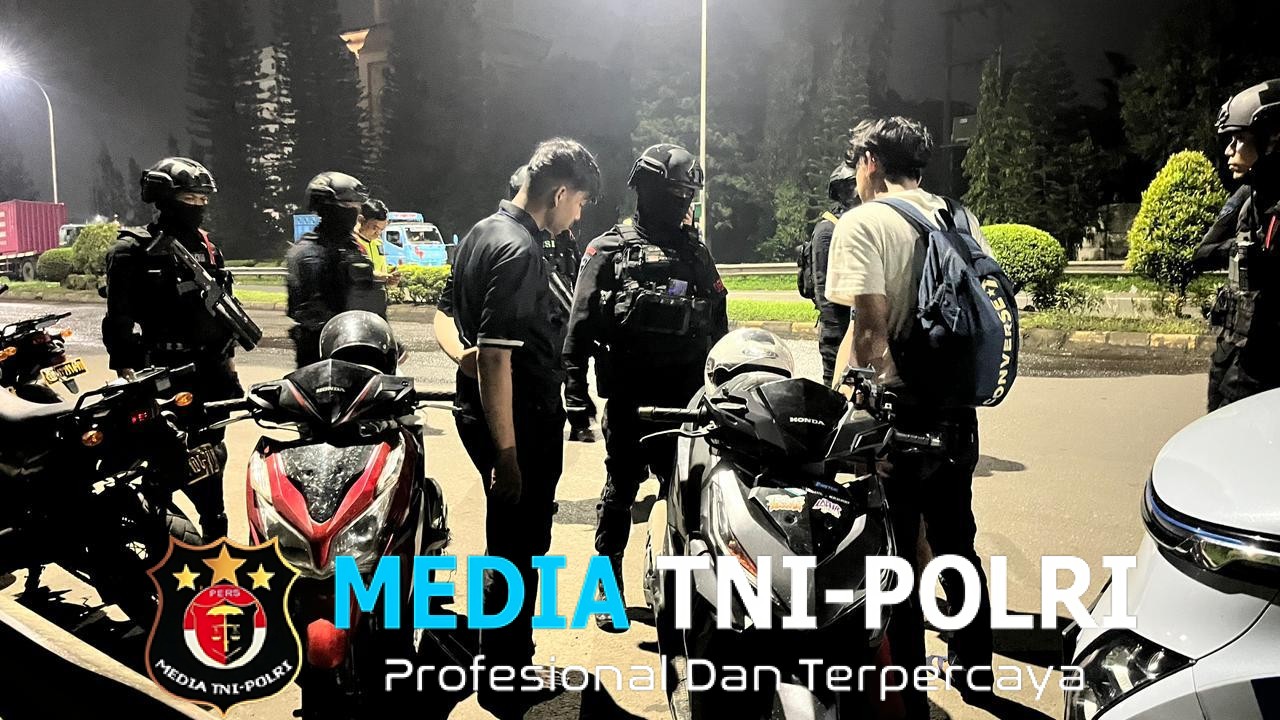Brimob Batalyon D Pelopor Intensifkan Patroli Rayonisasi di Wilayah Kabupaten Bekasi
