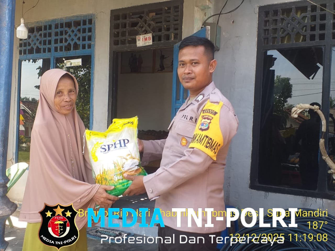 Kepedulian Polri! Polsek Way Serdang Polres Mesuji,Gencarkan Penjualan Beras Murah SPHP 7 Ton di Tengah Kenaikan Harga Pangan