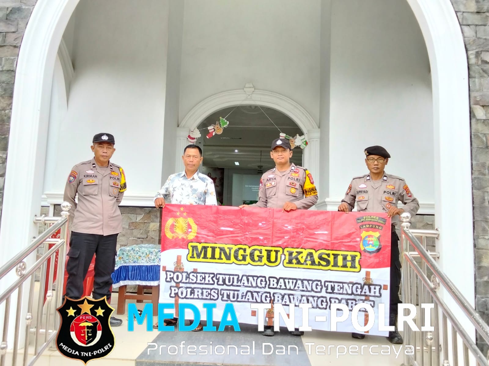 Personil Polsek Tulang Bawang Tengah Laksanakan Pengamanan Minggu Kasih Ibadah Gereja Berikan Rasa Aman saat Ibadah