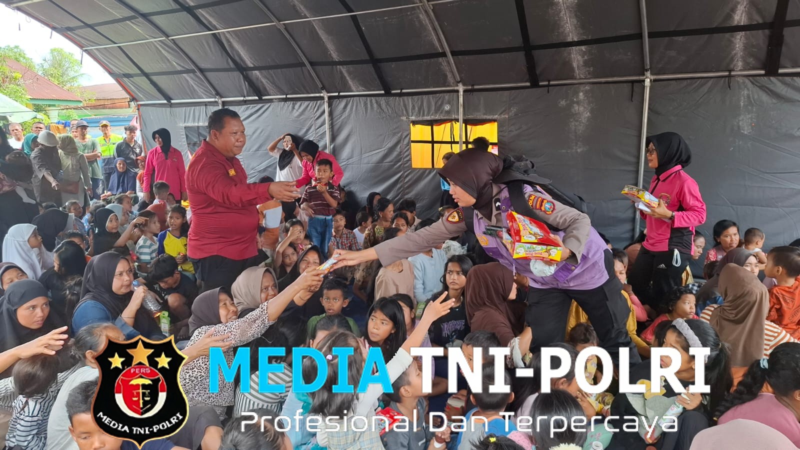 Kapolres Langkat Polri Hadir untuk Meringankan Beban Warga Terdampak Banjir di Tanjung Pura