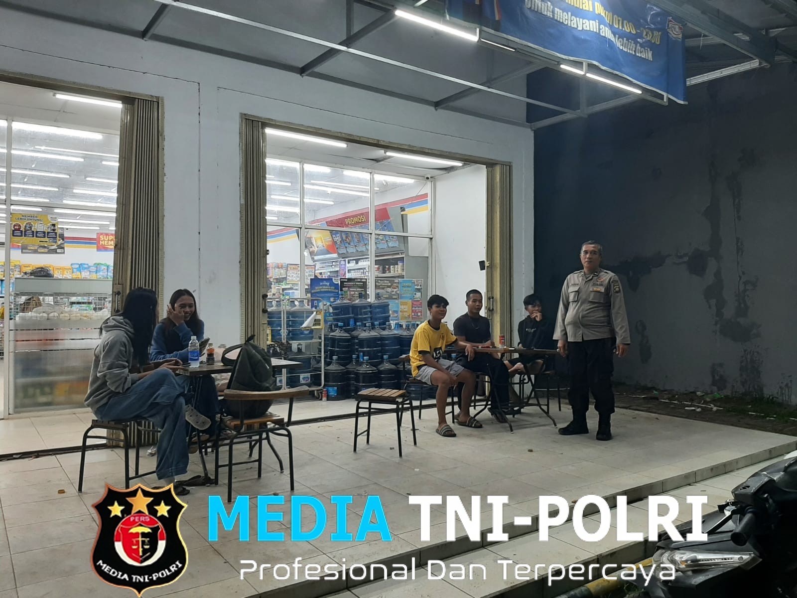 Tekan Aksi Kriminal, Polsek Mandor Lakukan Patroli Malam