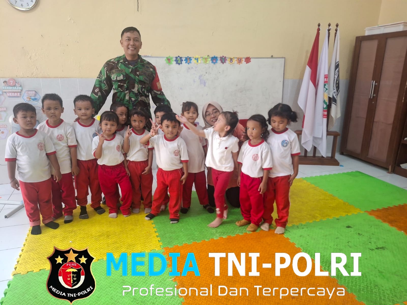 Babinsa Sambangi PAUD Kartini Motivasi dan Semangati Belajar