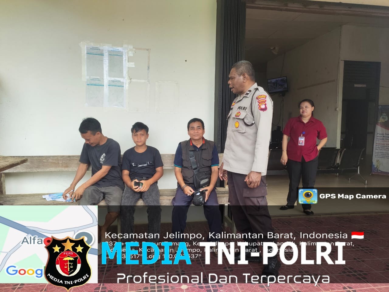 Polsubsektor Jelimpo Intens Lakukan Patroli Di Sekitaran Tempat Beraktivitas Masyarakat Berbelanja Mendekati Hari Raya Natal dan Tahun Baru