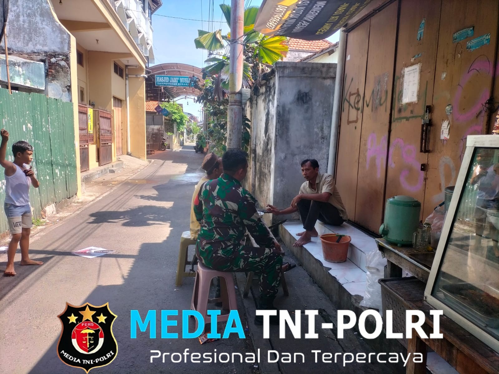 Segelas Kopi Panas, Jadi Sarana Kedekatan Babinsa Kemlayan Dengan Warga Binaan