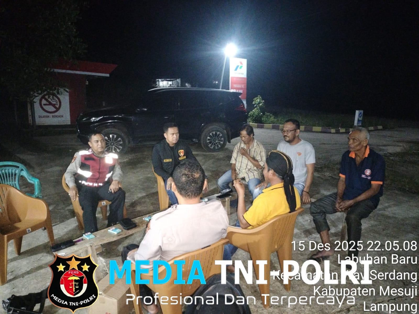 Kapolsek Way Serdang Rajut Sinergitas dengan Kades Labuhan Baru, Perkuat Kamtibmas Malam Hari
