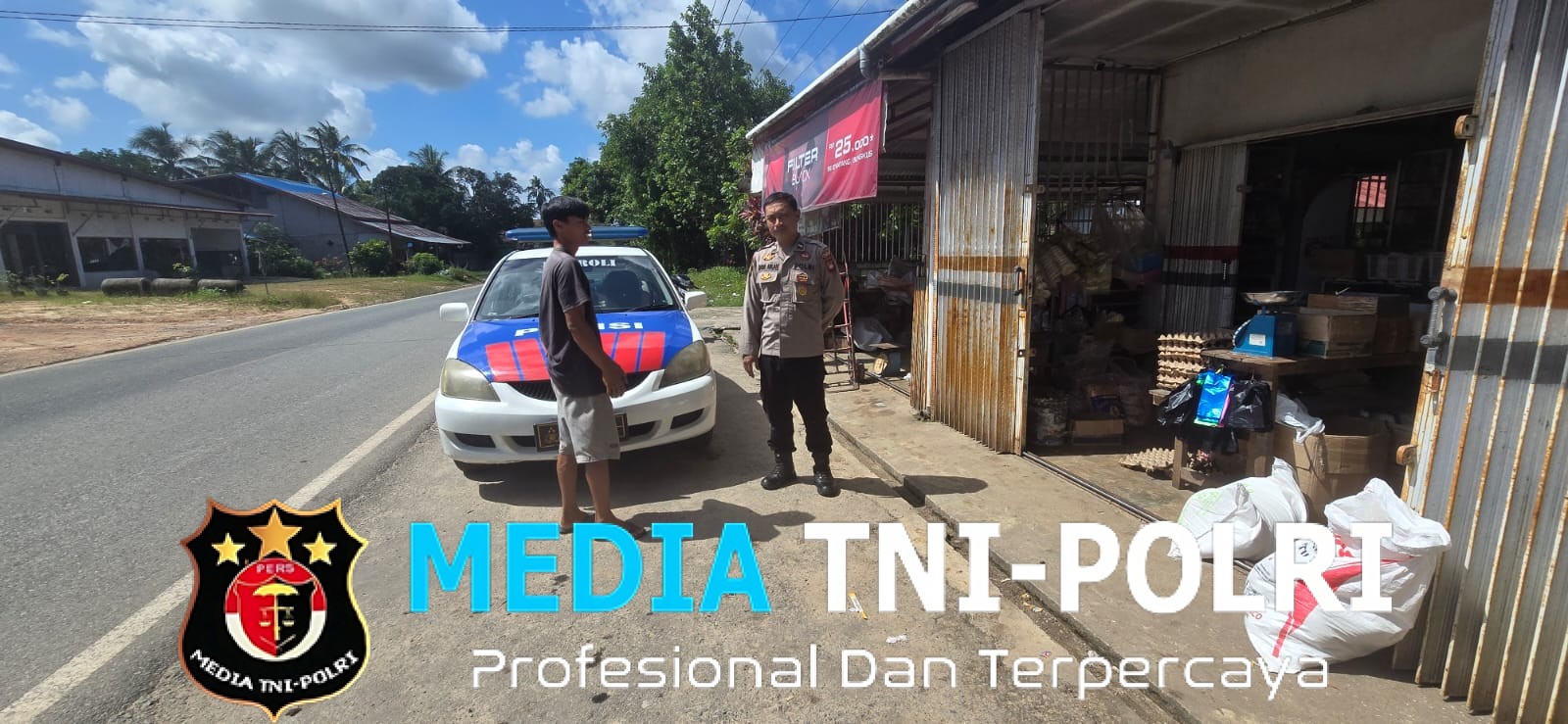 Polisi Menyapa Warga Saat Patroli Siang, Keamanan Wilayah Mandor Terjaga