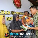 Kogabwilhan III Serahkan Bantuan 100 Sak Beras dan 100 Life Vest untuk Nelayan Sidangoli Dehe