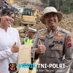 Polwan Tapteng Lupakan Selamatkan Harta Demi Evakuasi Tetangga dari Longsor