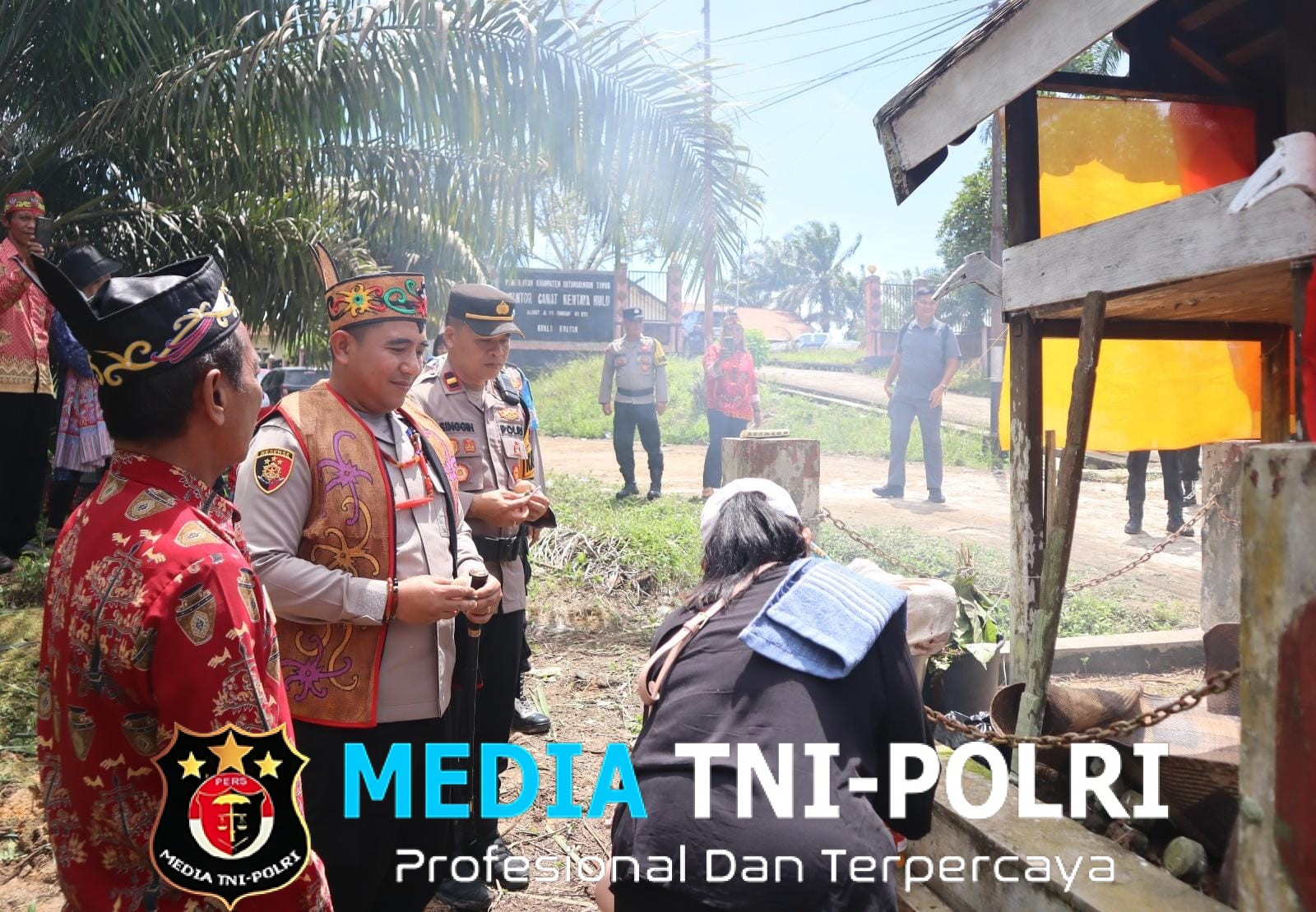 Kapolres Kotim Hadiri Kegiatan “Mamapas Lewu” bersama Forkopicam dan Masyarakat di Kecamatan Mentaya Hulu
