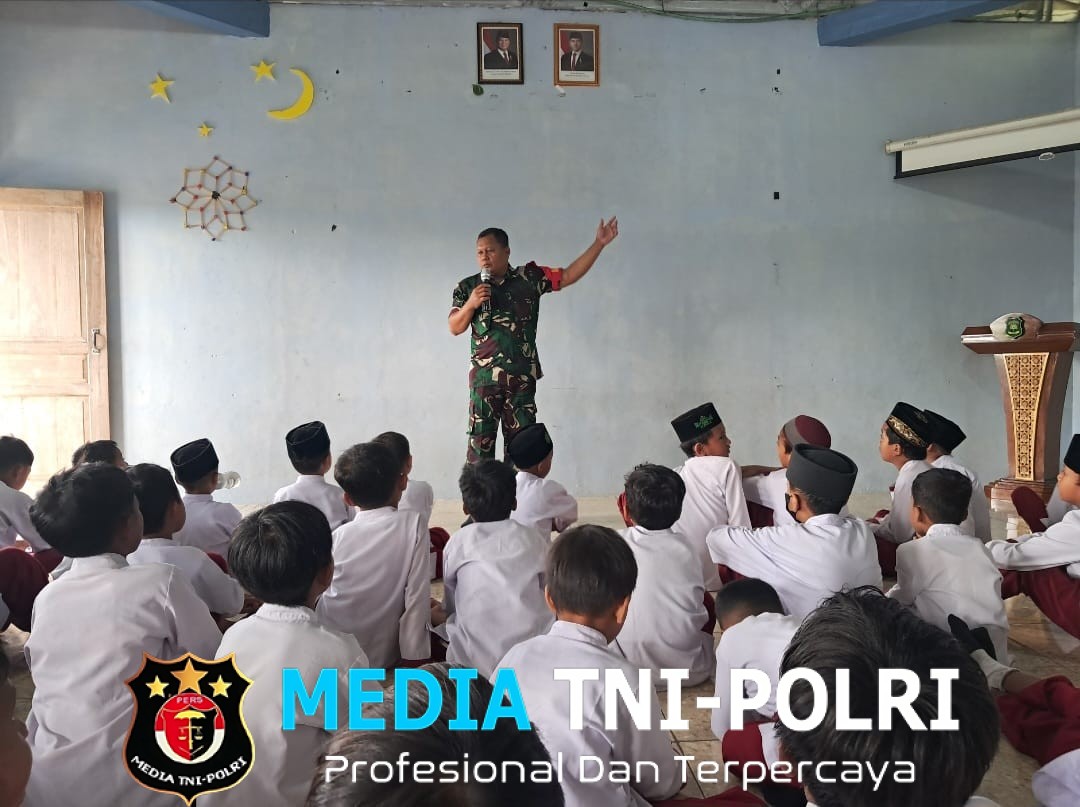 Tanamkan Cinta Tanah Air Sejak Dini, Babinsa Sambi Beri Wasbang Siswa SD Muhammadiyah