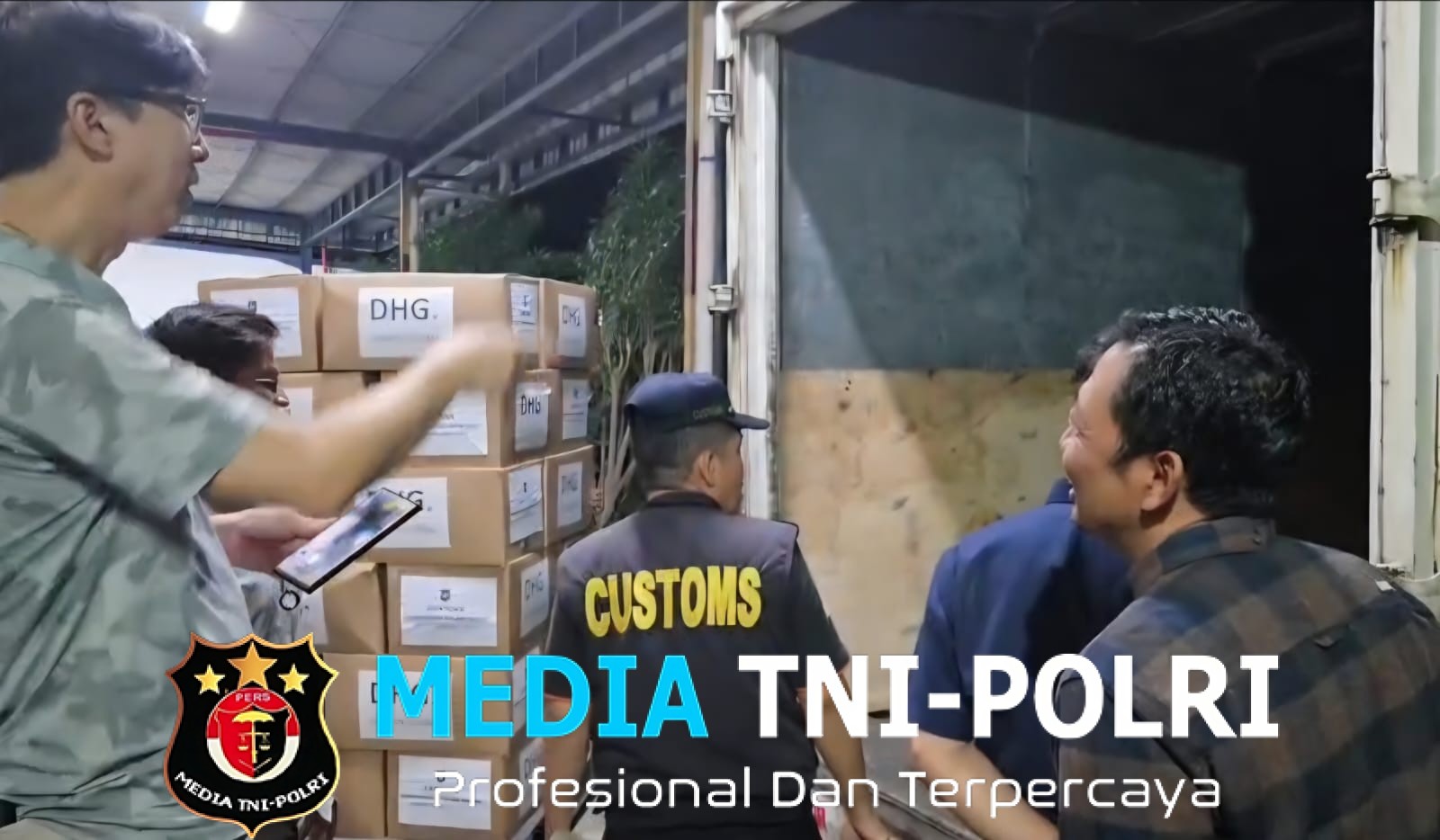 Kemendagri Monitor Pengiriman Bantuan 101.000 Lembar Pakaian Untuk Korban Bencana di Aceh